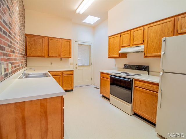 2402 S 10th Street, St Louis, MO 63104