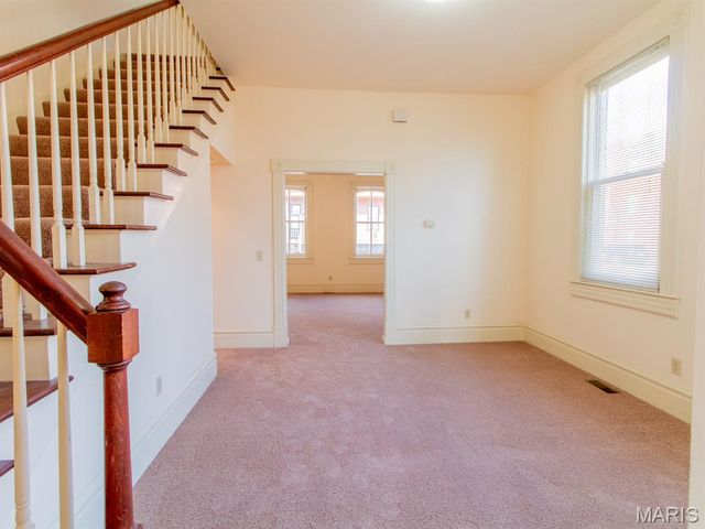 2402 S 10th Street, St Louis, MO 63104