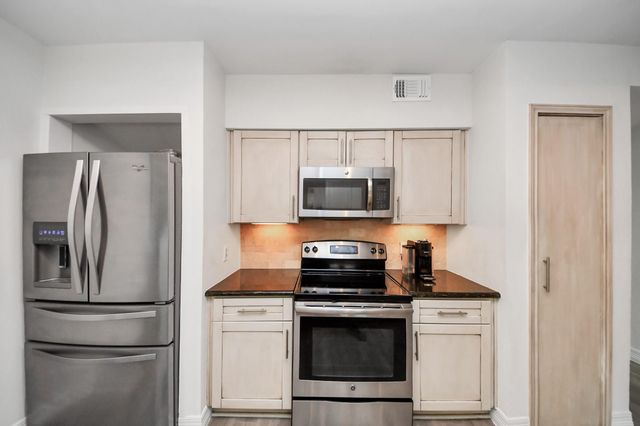 1928 Augusta Drive 19, Houston, TX 77057