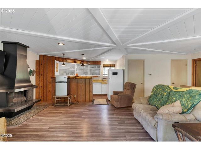 5188 S SUMMER Pl, Lincoln City, OR 97367