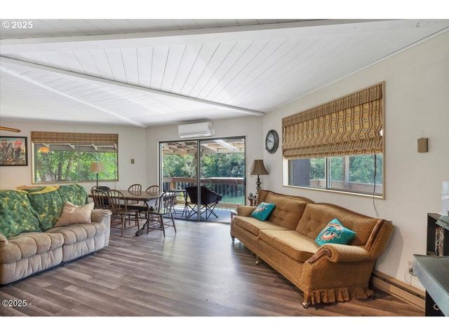 5188 S SUMMER Pl, Lincoln City, OR 97367