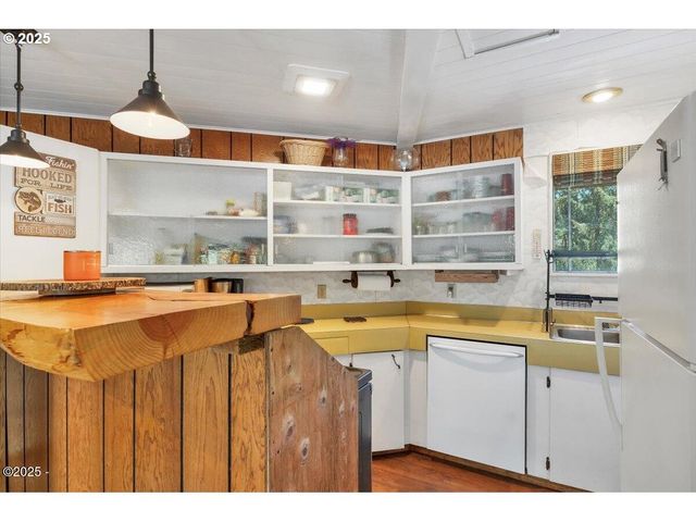 5188 S SUMMER Pl, Lincoln City, OR 97367