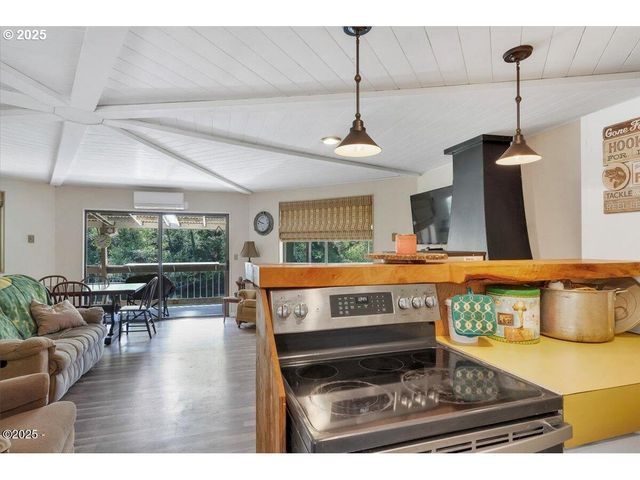 5188 S SUMMER Pl, Lincoln City, OR 97367