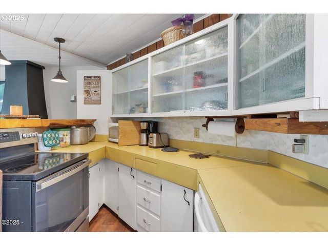 5188 S SUMMER Pl, Lincoln City, OR 97367