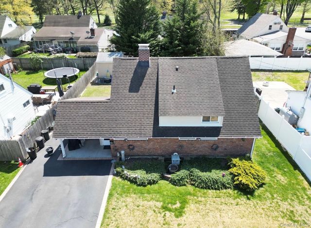 6 Mead Lane, Westbury, NY 11590