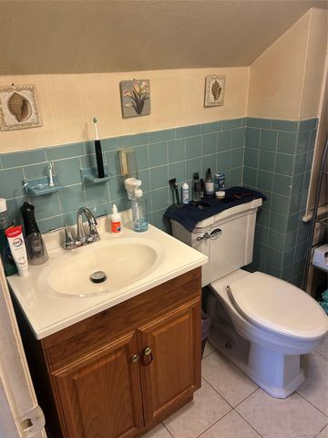 6 Mead Lane, Westbury, NY 11590