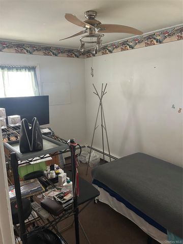 6 Mead Lane, Westbury, NY 11590