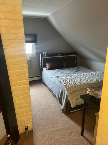 6 Mead Lane, Westbury, NY 11590