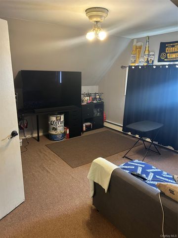 6 Mead Lane, Westbury, NY 11590