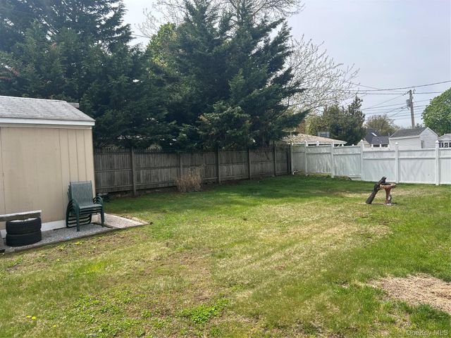 6 Mead Lane, Westbury, NY 11590