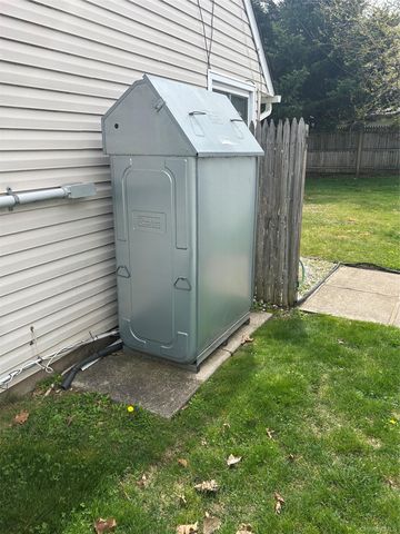 6 Mead Lane, Westbury, NY 11590