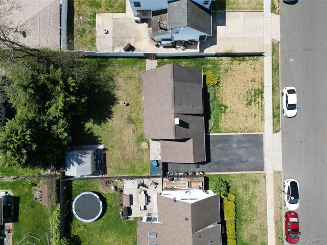 6 Mead Lane, Westbury, NY 11590