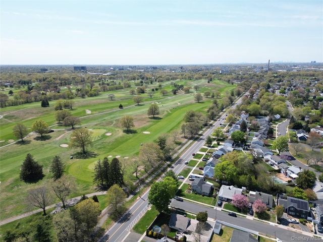 6 Mead Lane, Westbury, NY 11590