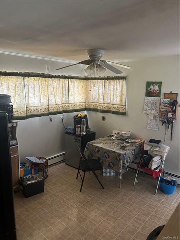 6 Mead Lane, Westbury, NY 11590