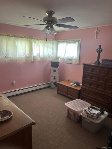 6 Mead Lane, Westbury, NY 11590