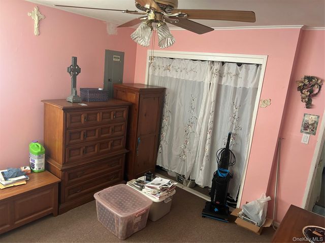 6 Mead Lane, Westbury, NY 11590