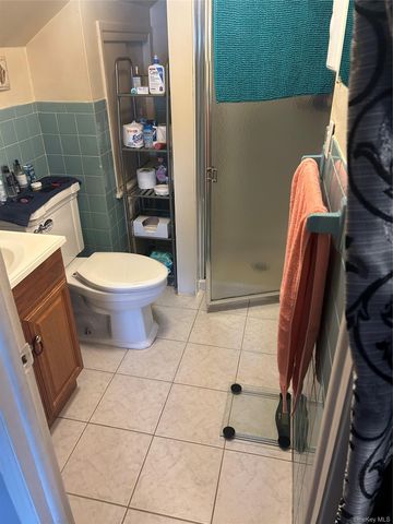 6 Mead Lane, Westbury, NY 11590