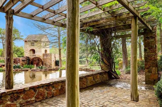 14530 Millhouse Road, Pinehurst, TX 77362