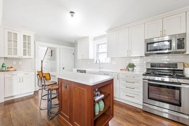 11 Mayo Ave, Needham, MA 02492