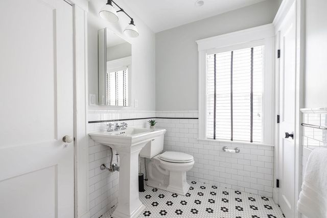 11 Mayo Ave, Needham, MA 02492