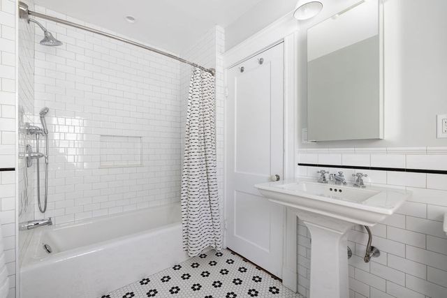 11 Mayo Ave, Needham, MA 02492