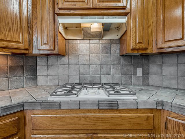 12591 Longhorn Court, Glenpool, OK 74033