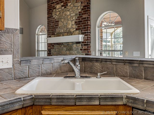 12591 Longhorn Court, Glenpool, OK 74033