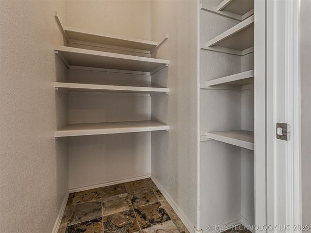 12591 Longhorn Court, Glenpool, OK 74033
