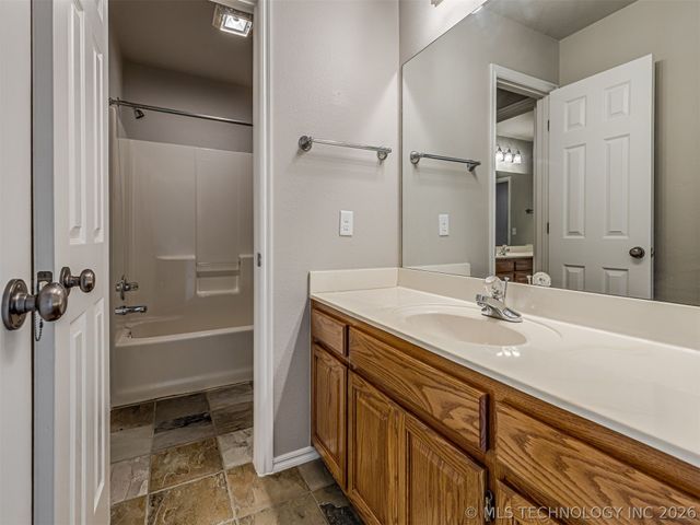 12591 Longhorn Court, Glenpool, OK 74033