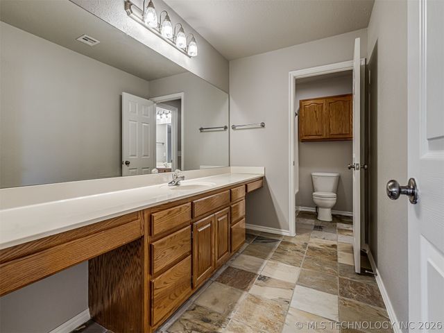 12591 Longhorn Court, Glenpool, OK 74033