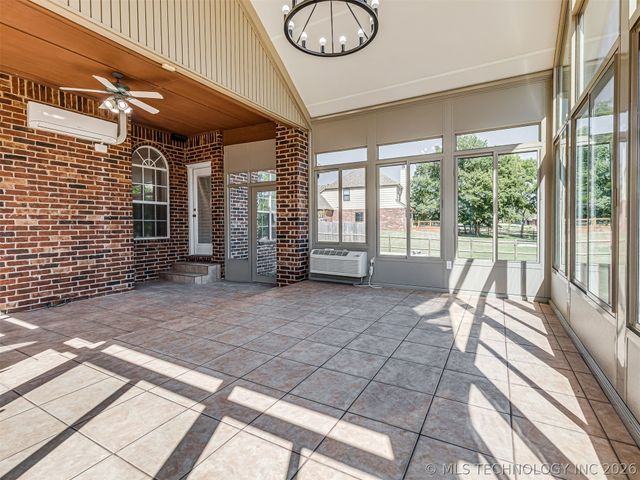 12591 Longhorn Court, Glenpool, OK 74033