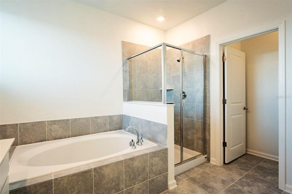 Image 17 of property listing at 286 BOGEY DRIVE, Davenport, FL 33896