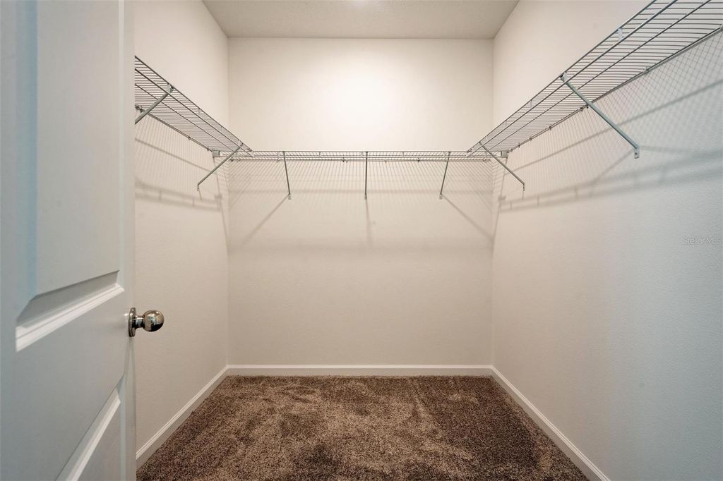 Image 18 of property listing at 286 BOGEY DRIVE, Davenport, FL 33896