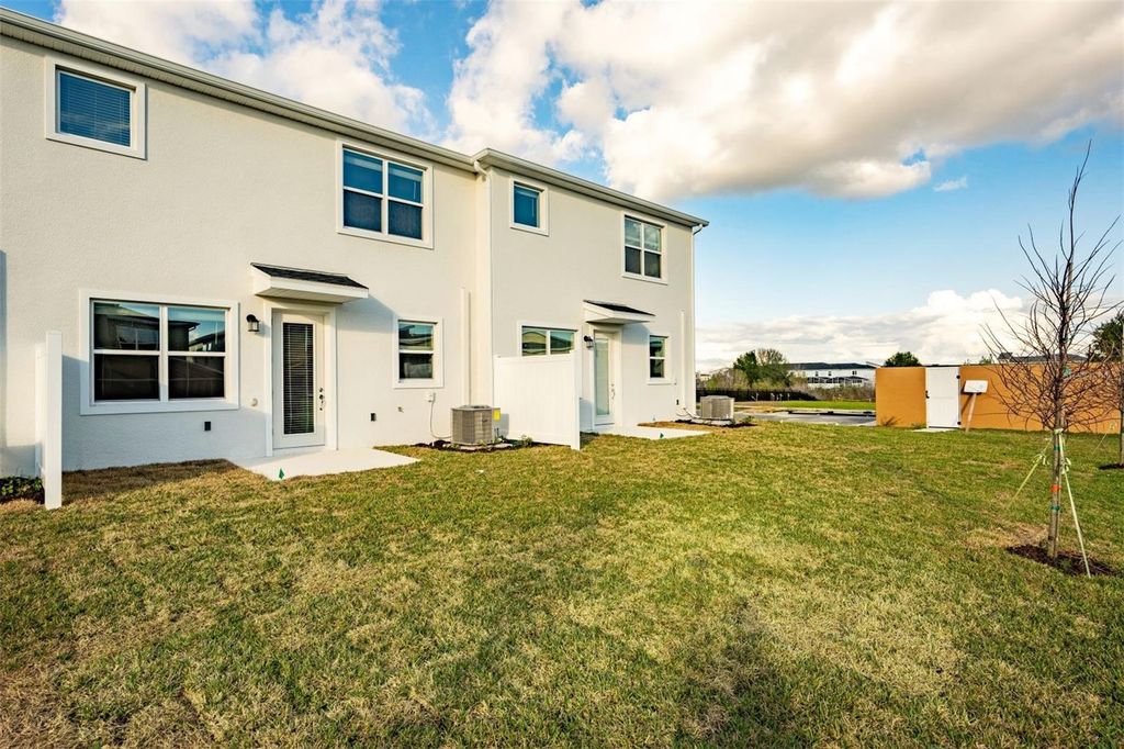 Image 20 of property listing at 286 BOGEY DRIVE, Davenport, FL 33896