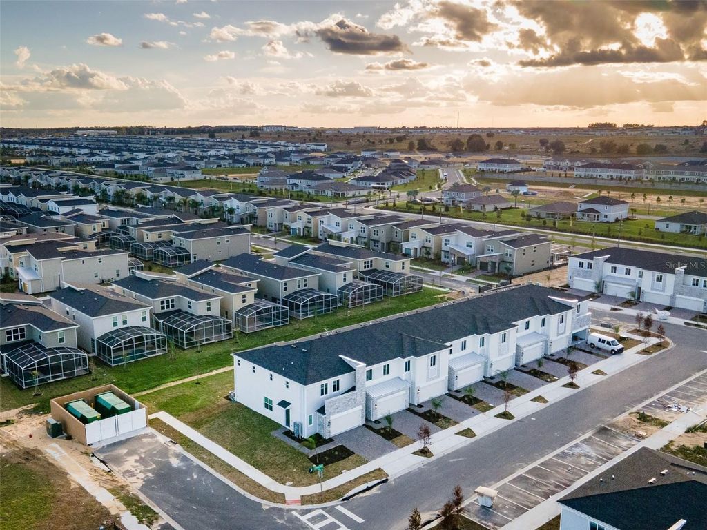 Image 22 of property listing at 286 BOGEY DRIVE, Davenport, FL 33896