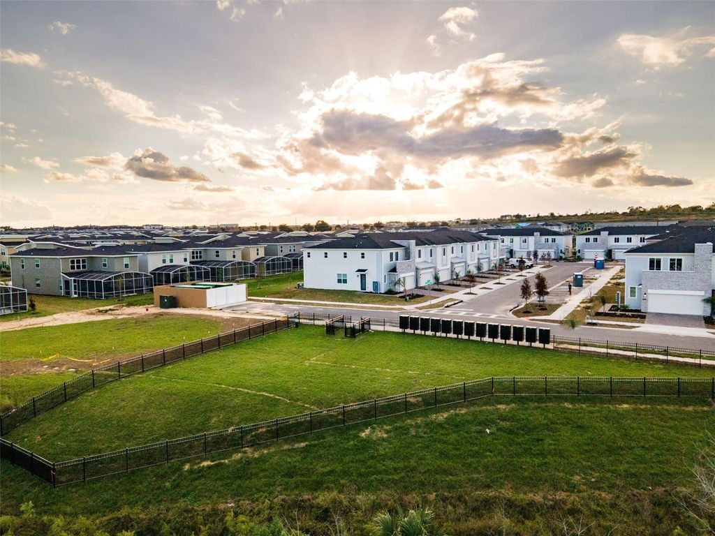 Image 23 of property listing at 286 BOGEY DRIVE, Davenport, FL 33896