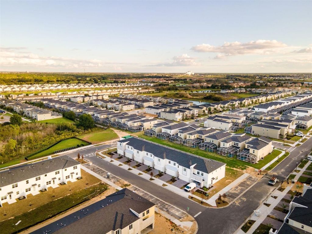 Image 24 of property listing at 286 BOGEY DRIVE, Davenport, FL 33896