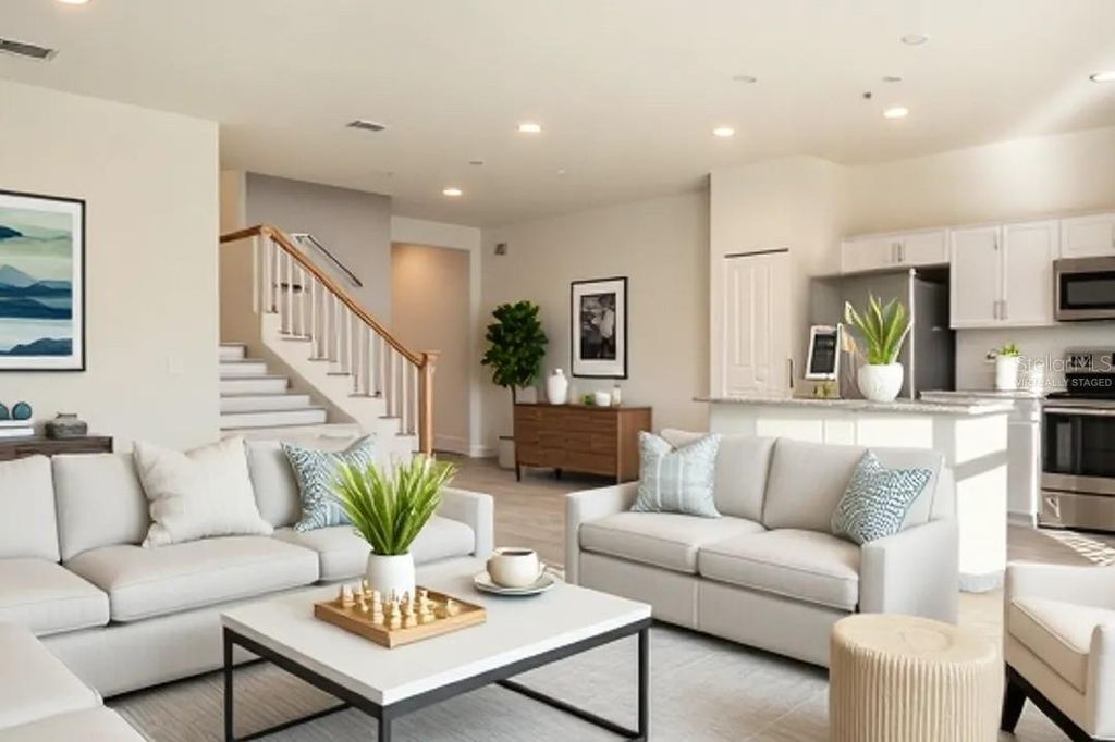 Image 5 of property listing at 286 BOGEY DRIVE, Davenport, FL 33896