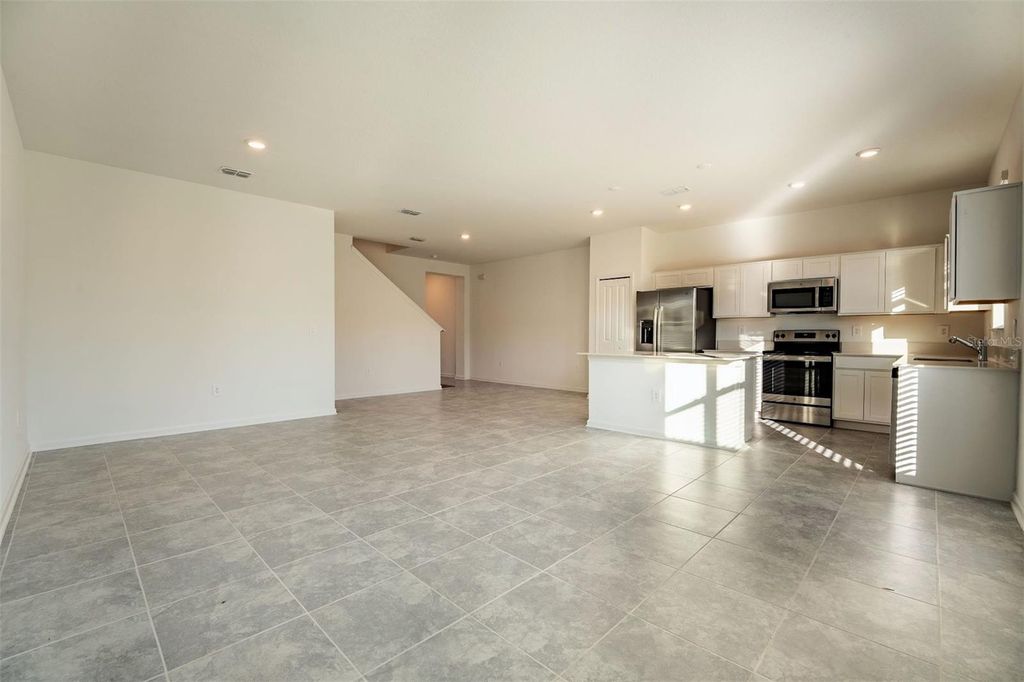 Image 6 of property listing at 286 BOGEY DRIVE, Davenport, FL 33896