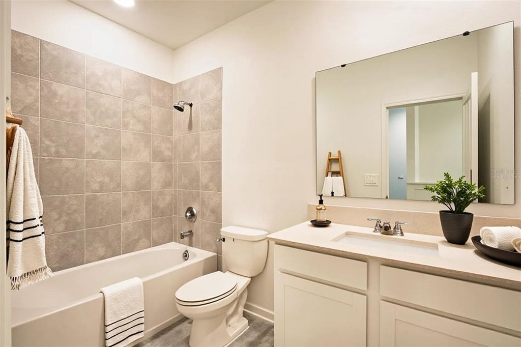 Image 7 of property listing at 286 BOGEY DRIVE, Davenport, FL 33896