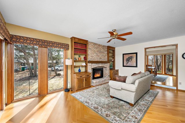 12050 48th Avenue N, Plymouth, MN 55442