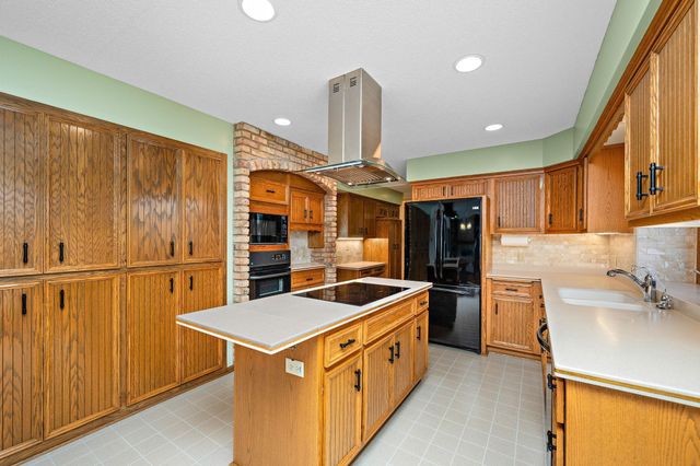 12050 48th Avenue N, Plymouth, MN 55442