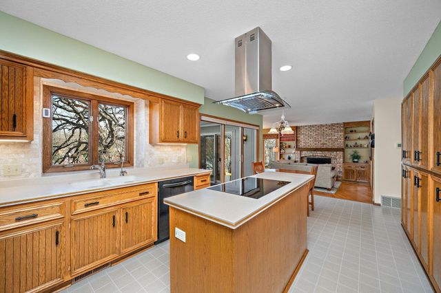 12050 48th Avenue N, Plymouth, MN 55442