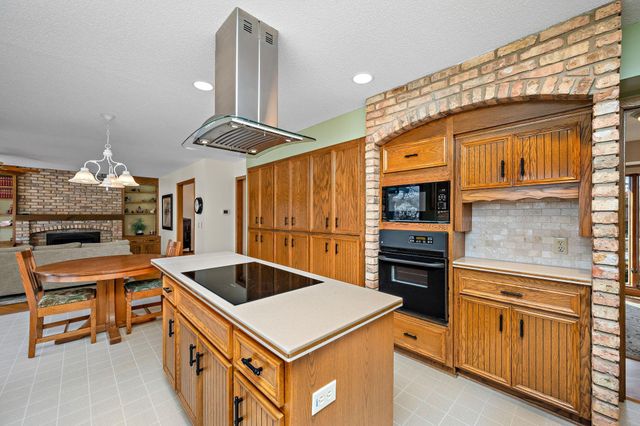 12050 48th Avenue N, Plymouth, MN 55442