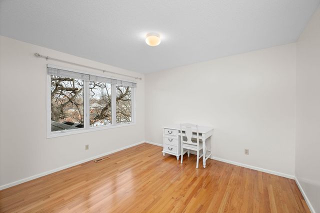 12050 48th Avenue N, Plymouth, MN 55442