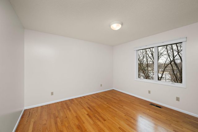 12050 48th Avenue N, Plymouth, MN 55442