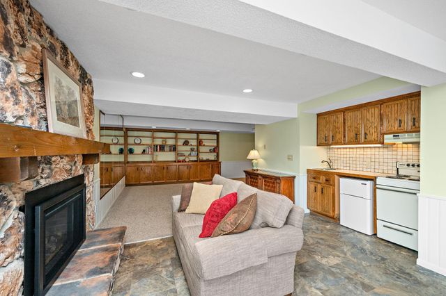 12050 48th Avenue N, Plymouth, MN 55442