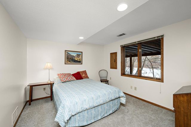 12050 48th Avenue N, Plymouth, MN 55442