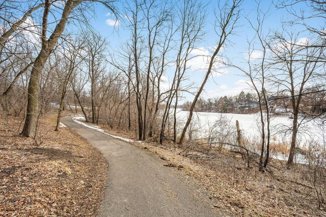 12050 48th Avenue N, Plymouth, MN 55442