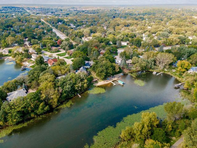 12050 48th Avenue N, Plymouth, MN 55442